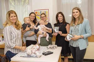 Familienreferentin Stadträtin Mag. Corinna Smrecnik besuchte mit Mag. Dr. Tanja Guggenberger die Beratungsstelle Welzenegg. Foto: StadtKommunikation/Hude 