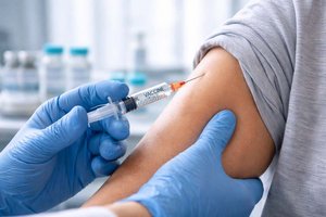 Schutzimpfung ist weiterhin möglich und wird dringend empfohlen.