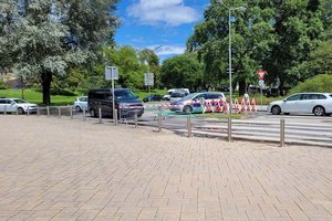 Polizei vor Ort: AutofahrerInnen missachten Straßensperre Richtung Strandbad. Foto: Mein Klagenfurt