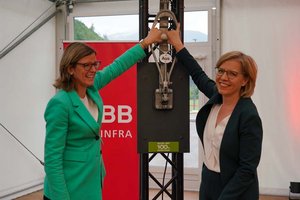 ÖBB Holding AG Vorständin Manuela Waldner und Klimaschutzministerin Leonore Gewessler. Foto: ÖBB/Sailer Brothers 