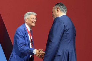 LH Kaiser gratuliert Hans Peter Doskozil zum Bundesparteivorsitz. Foto: SPÖ Kärnten