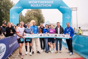 Bürgermeister Christian Scheider und Landeshauptmann Daniel Fellner gaben den Startschuss für den Wörthersee Marathon. Foto: StadtKommunikation/Zangerle
